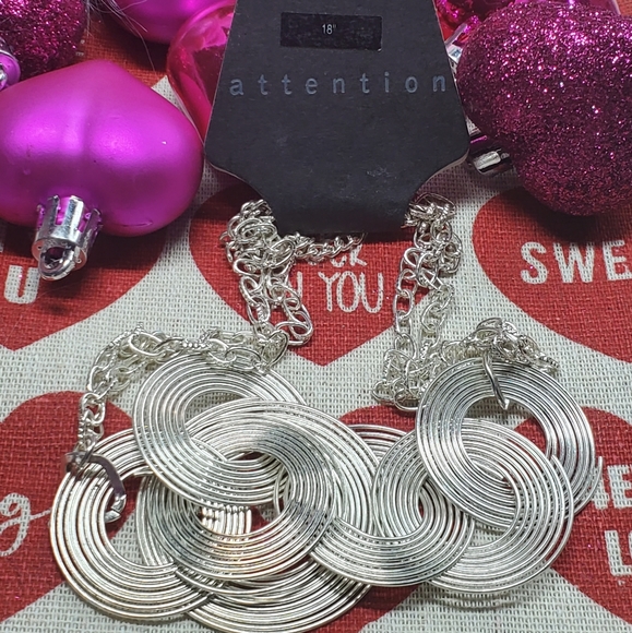 Beautiful 18" silvertone Statement Necklace NWT. - Picture 4 of 12